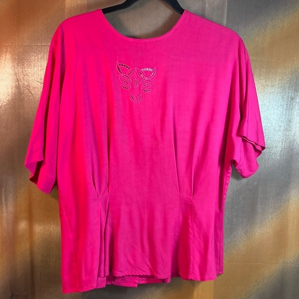 Vintage 90’s‎ hot pink with waist pleats blouse with lace cut outs. Size M 126
